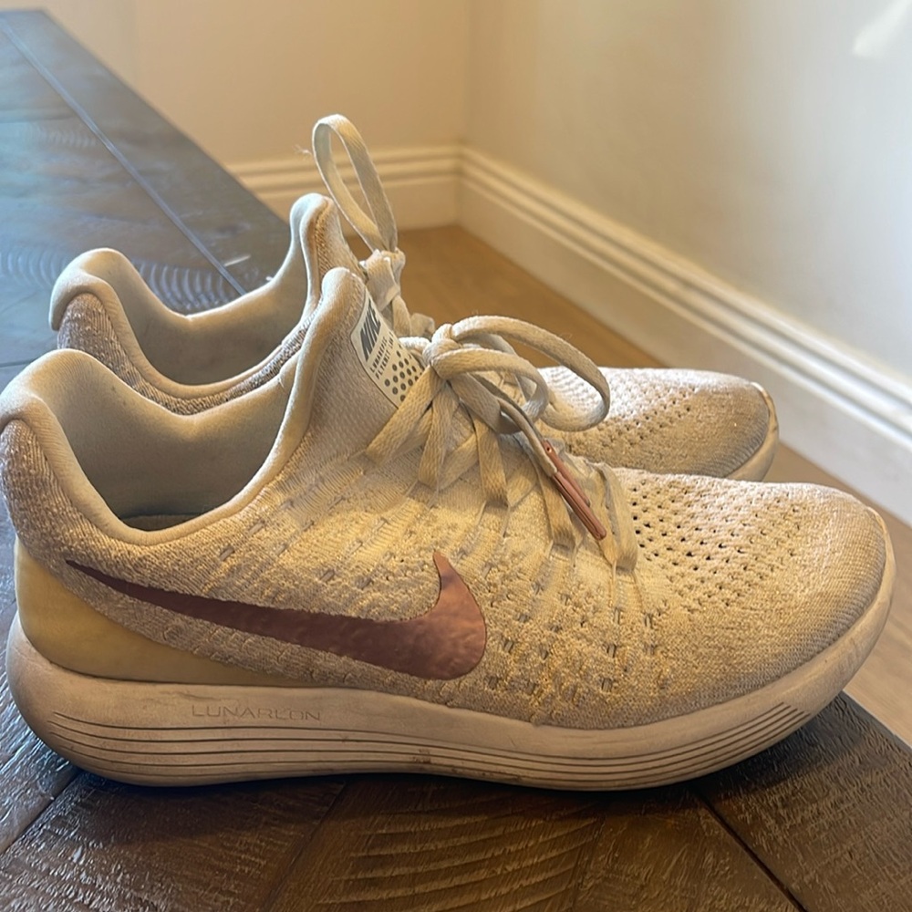 Nike Women’s Lunarlon white rose gold running shoes gym work out